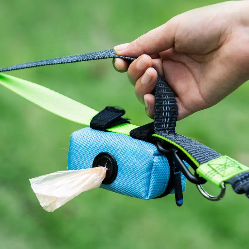 Dispensador de bolsas de basura para desechos de mascotas